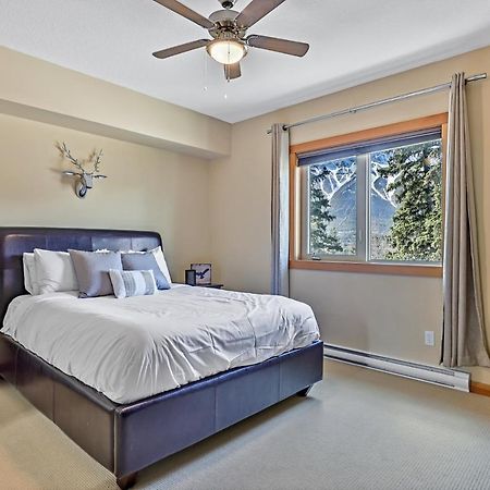 Spectacular Mountain View Corner Unit Pool Hot Tub Park Pass Apartment Canmore Exterior foto
