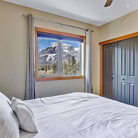 Spectacular Mountain View Corner Unit Pool Hot Tub Park Pass Apartment Canmore Exterior foto