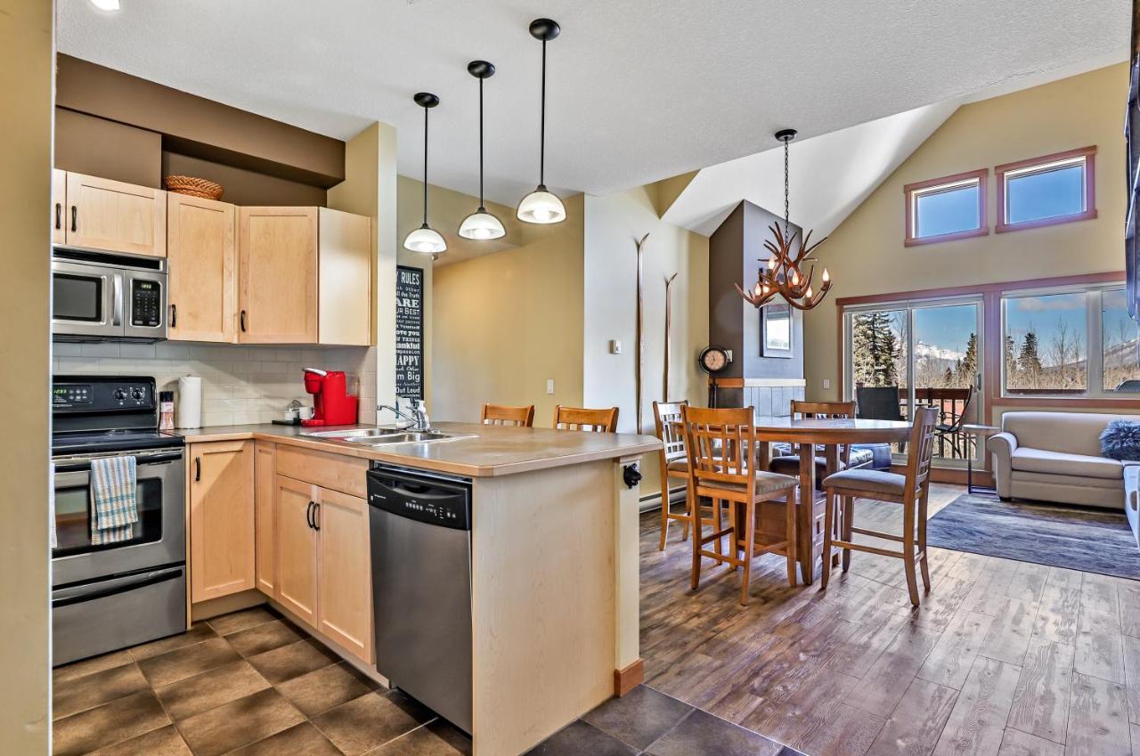 Spectacular Mountain View Corner Unit Pool Hot Tub Park Pass Apartment Canmore Exterior foto