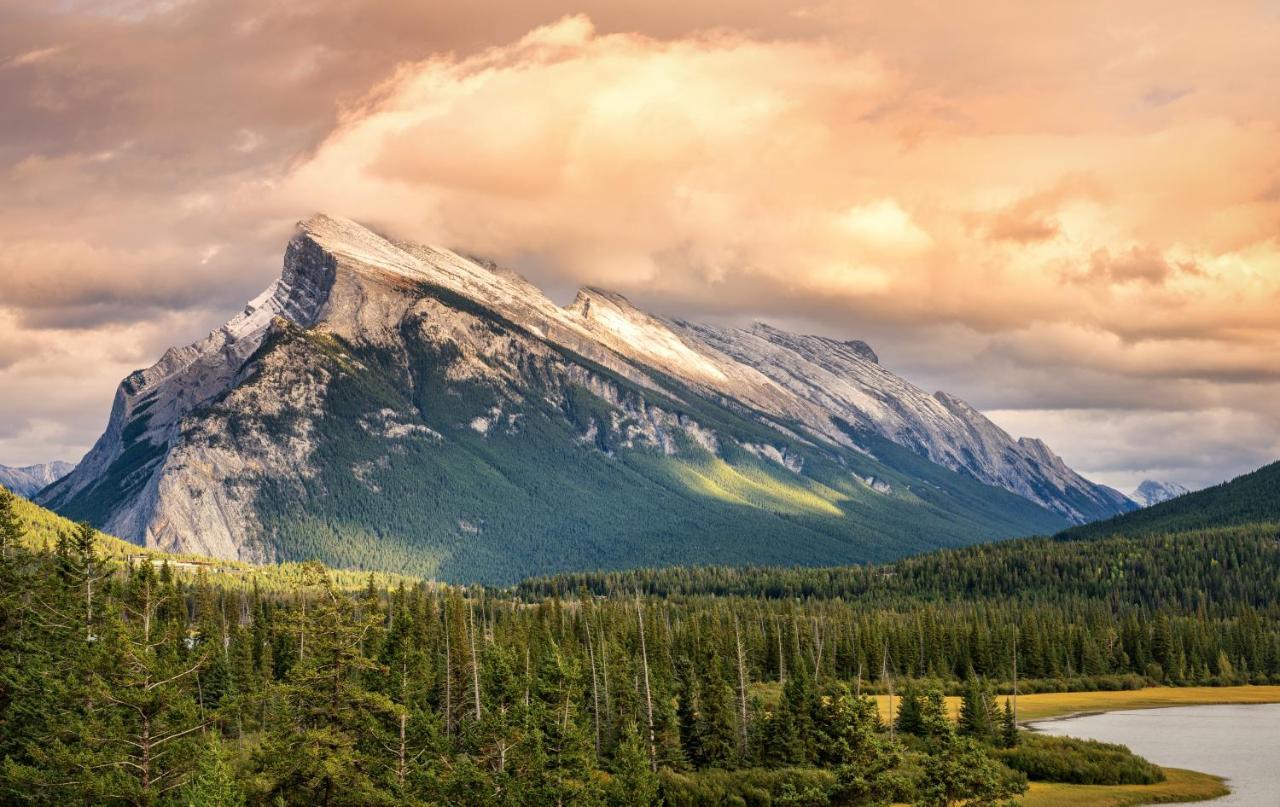 Spectacular Mountain View Corner Unit Pool Hot Tub Park Pass Apartment Canmore Exterior foto